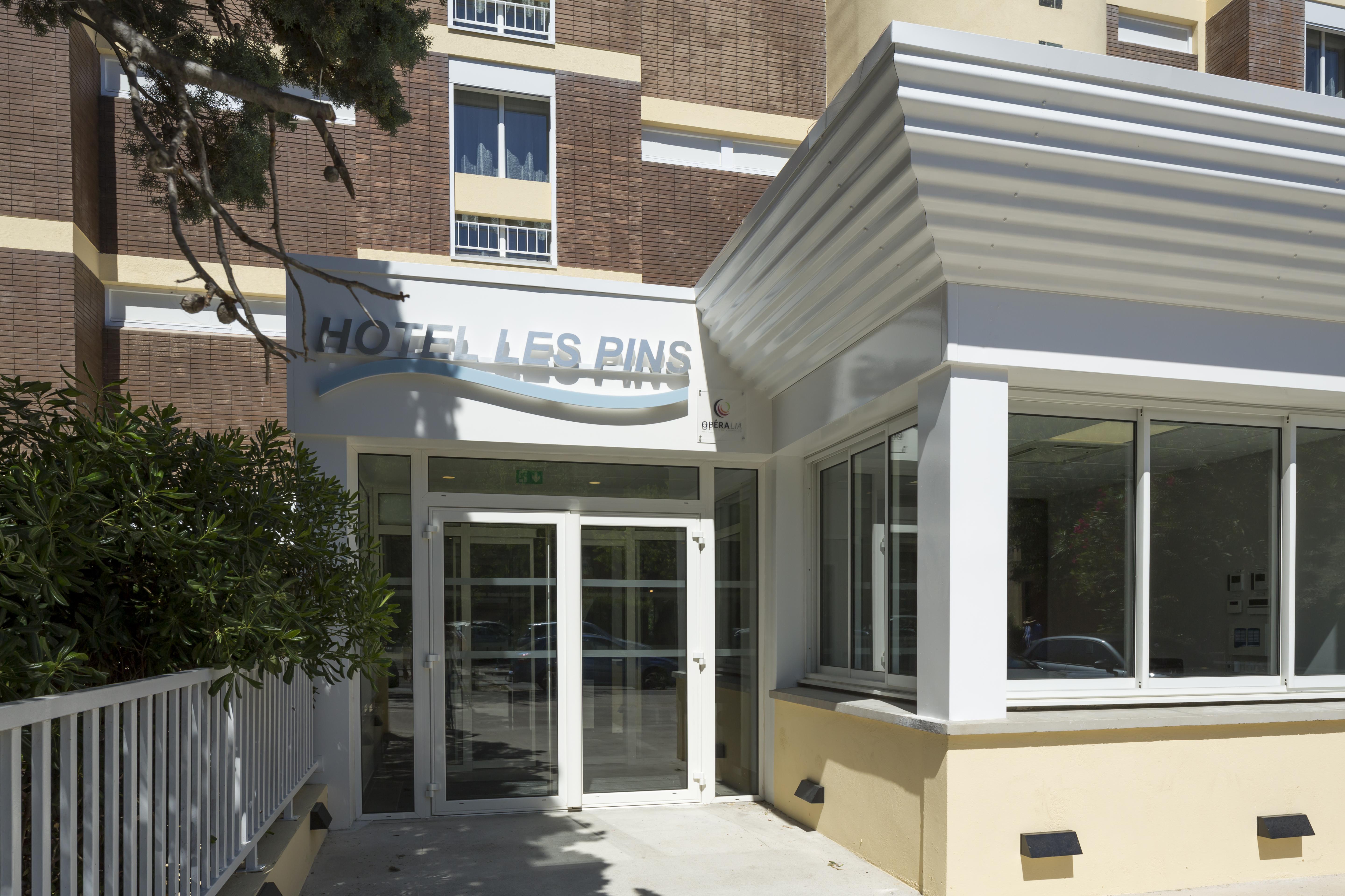 Logis Hotel Les Pins - Operalia Balaruc-les-Bains Dış mekan fotoğraf