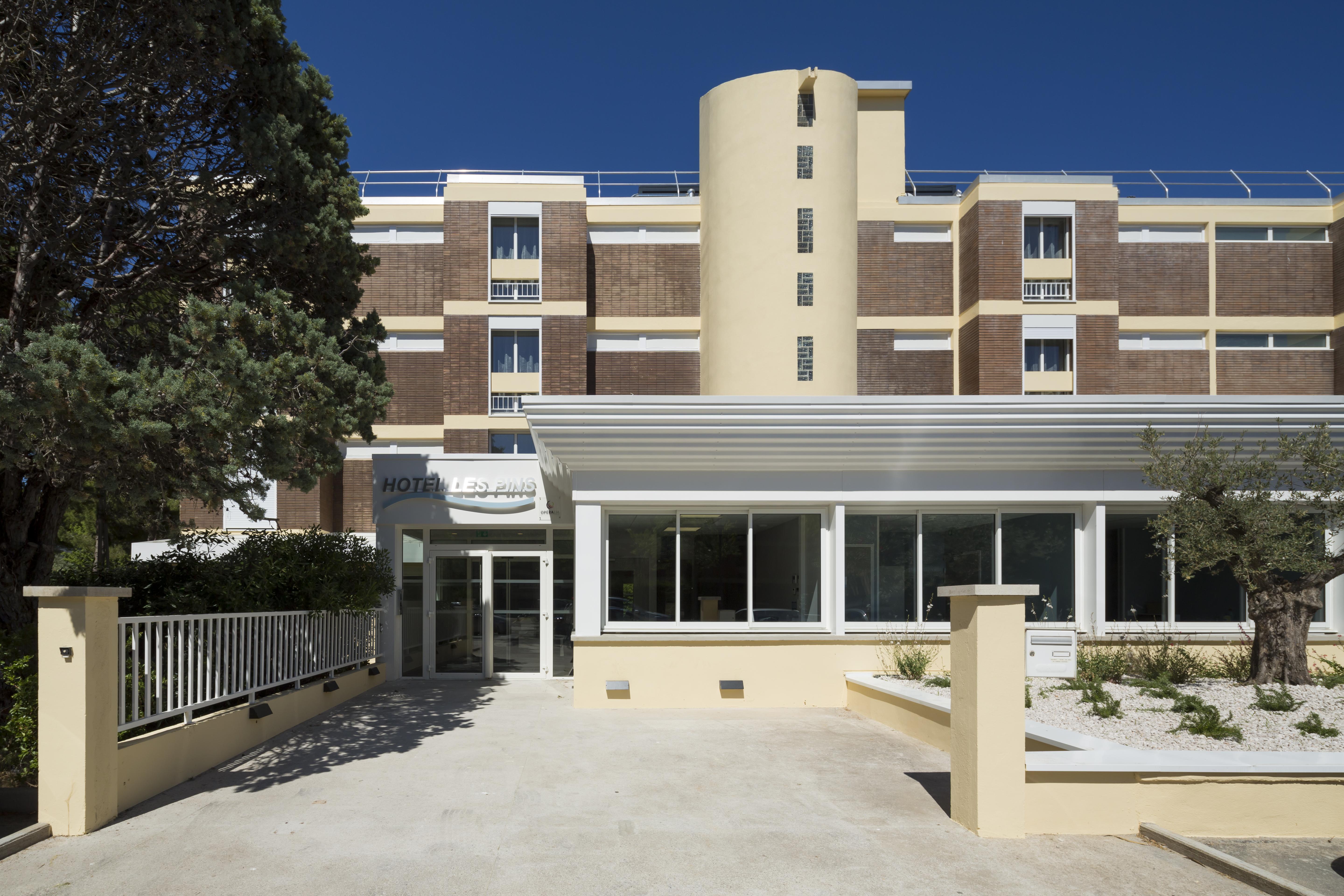 Logis Hotel Les Pins - Operalia Balaruc-les-Bains Dış mekan fotoğraf