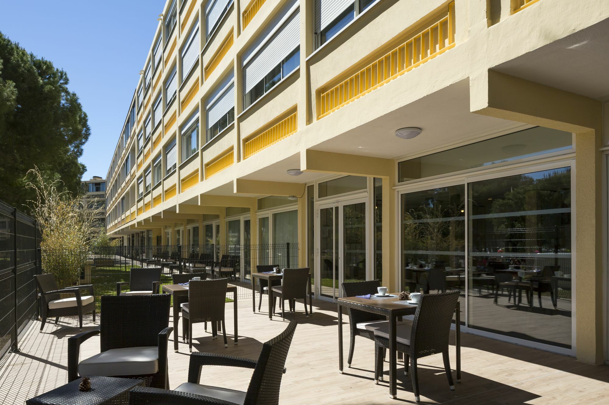 Logis Hotel Les Pins - Operalia Balaruc-les-Bains Dış mekan fotoğraf